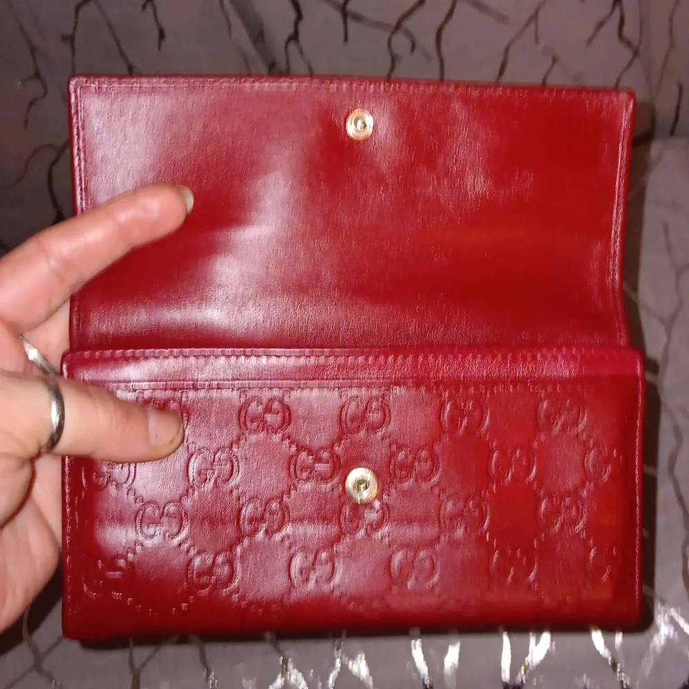 Gucci Red Wallet with Gold Heart Logo - Picture 6 of 10